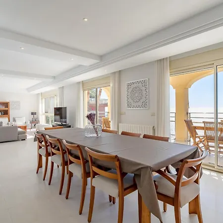 Villa Mina - First Line