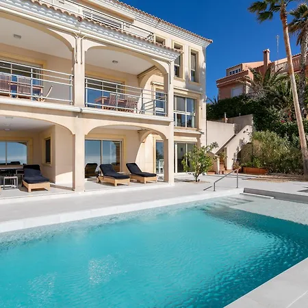 Villa Mina - First Line
